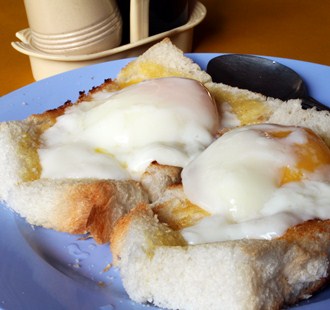 http://www.eatz.me/wp-content/uploads/slide/Roti_Telur_Goyang_Slide.jpeg